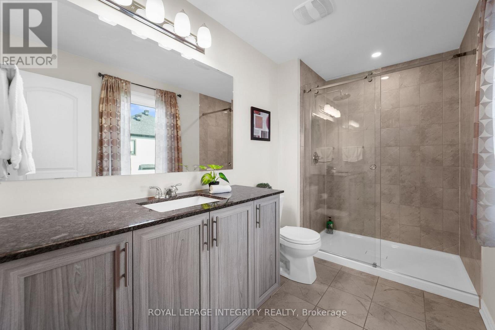 Photo 2 of 724 Vennecy Terrace, Ottawa ON
