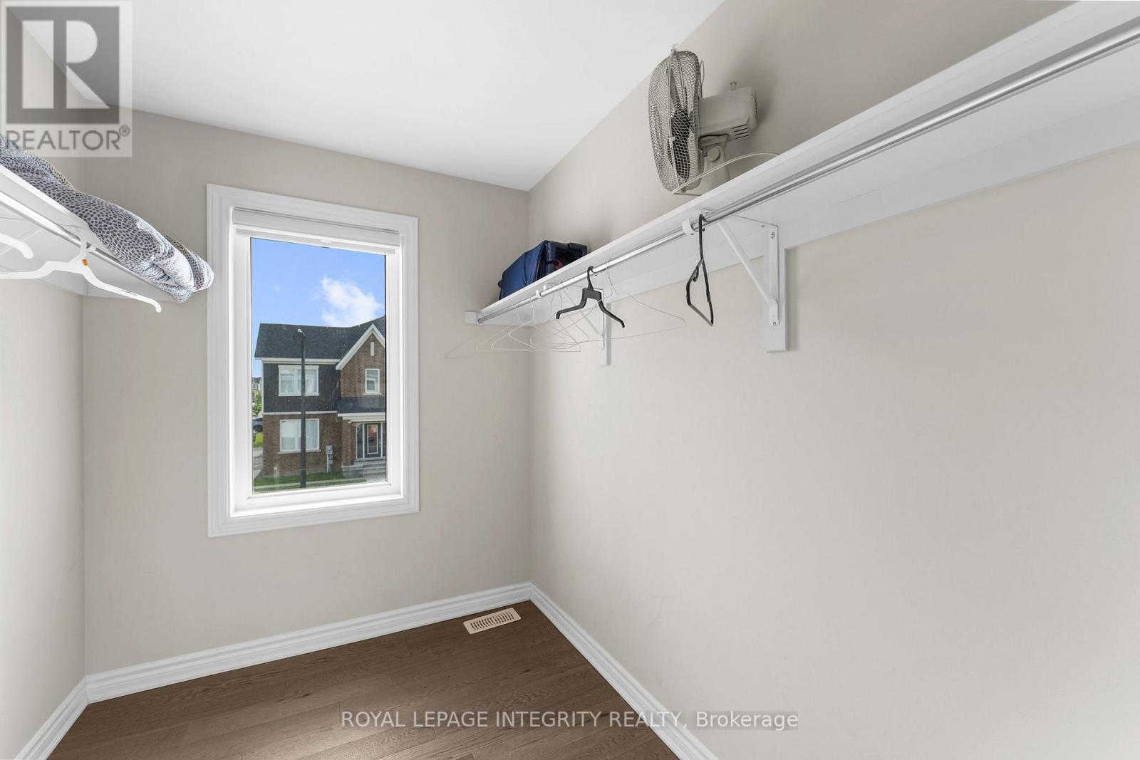 Photo 38 of 724 Vennecy Terrace, Ottawa ON