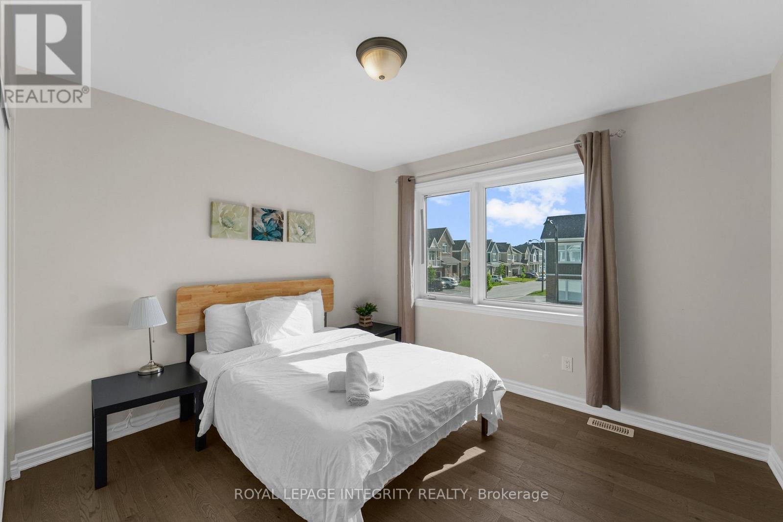 Photo 11 of 724 Vennecy Terrace, Ottawa ON