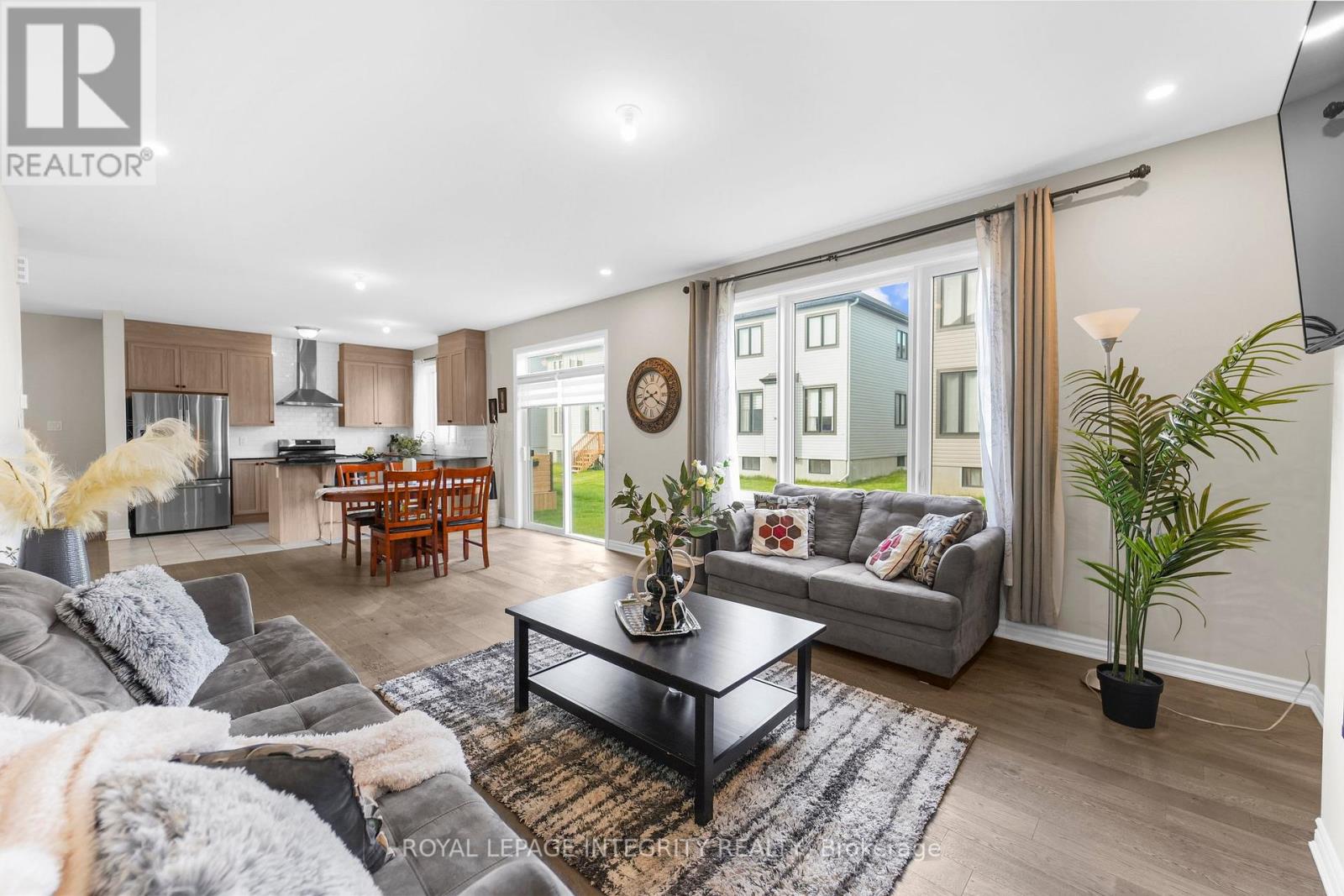 Photo 18 of 724 Vennecy Terrace, Ottawa ON