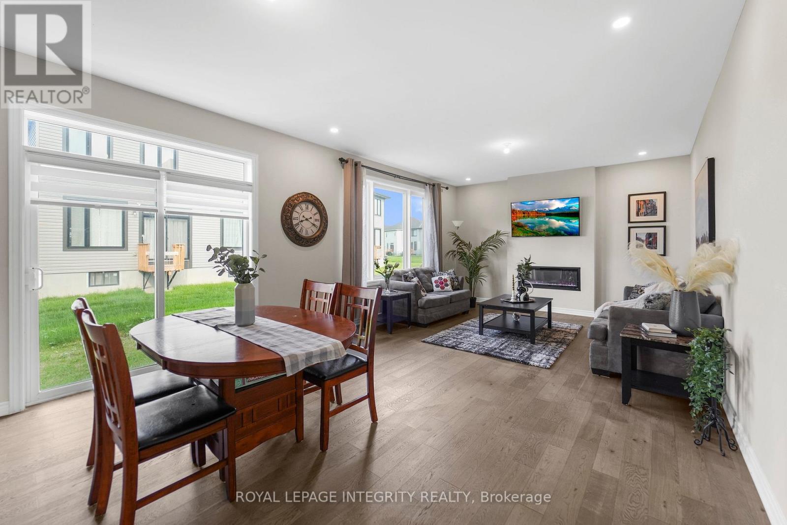 Photo 14 of 724 Vennecy Terrace, Ottawa ON