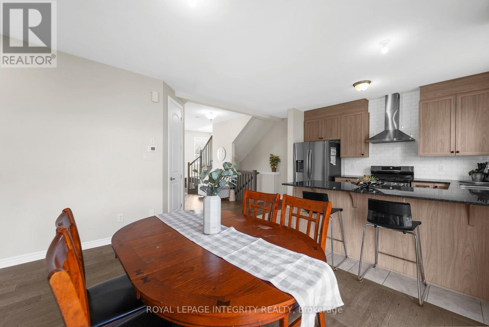 Photo 33 of 724 Vennecy Terrace, Ottawa ON