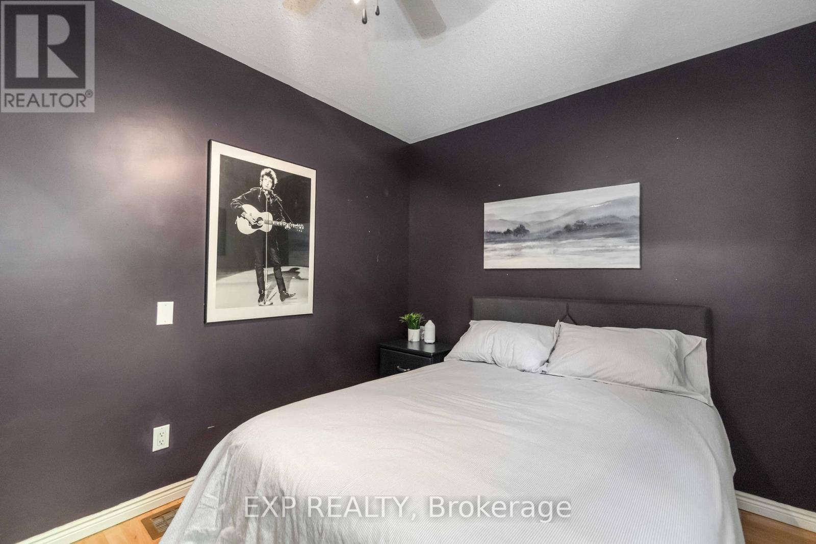 Photo 11 of 124 Northridge Lane, Ottawa ON