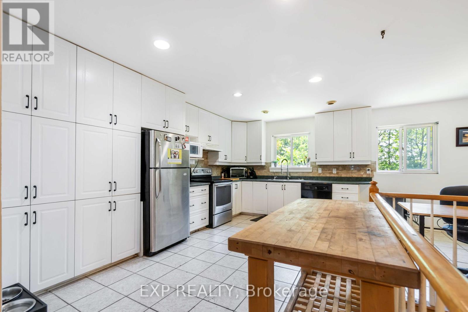 Photo 4 of 124 Northridge Lane, Ottawa ON