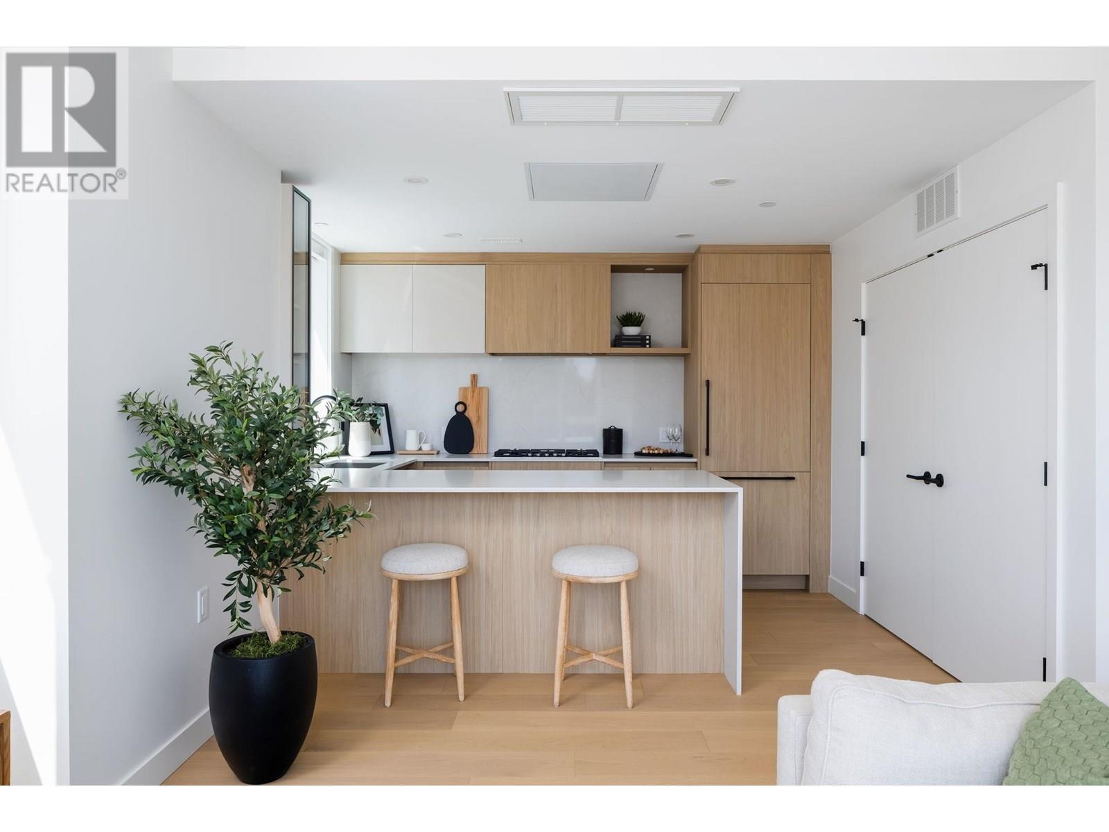 Photo 5 of 212 715 W 49th Avenue, Vancouver BC