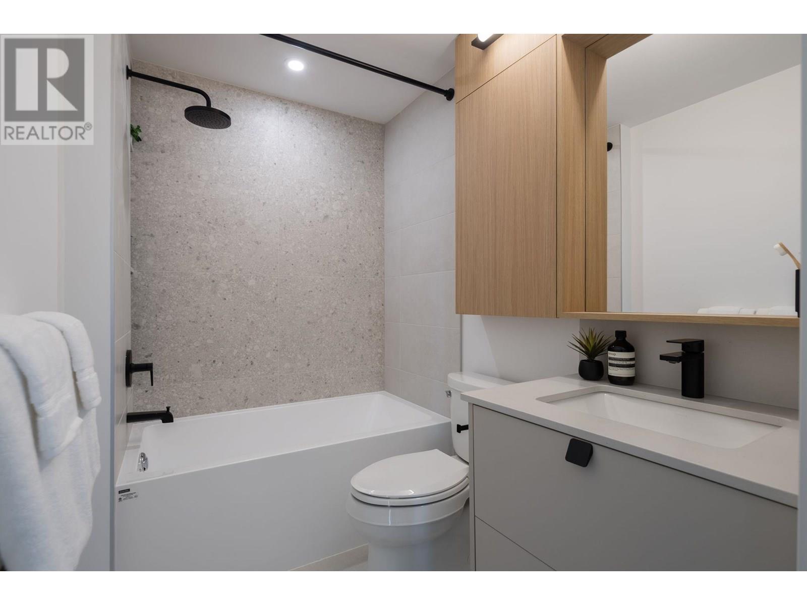 Photo 12 of 212 715 W 49th Avenue, Vancouver BC