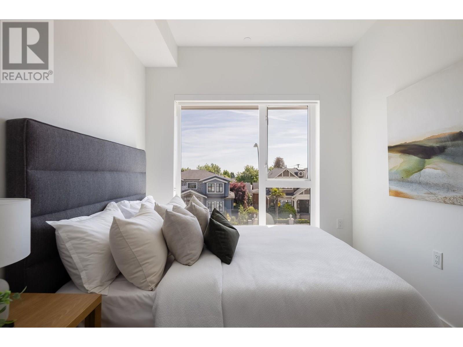 Photo 2 of 212 715 W 49th Avenue, Vancouver BC