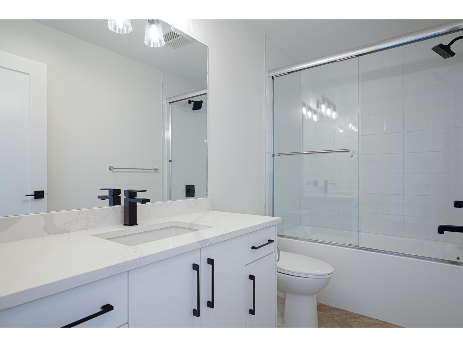 Photo 9 of 7 12770 105 Avenue, Surrey BC