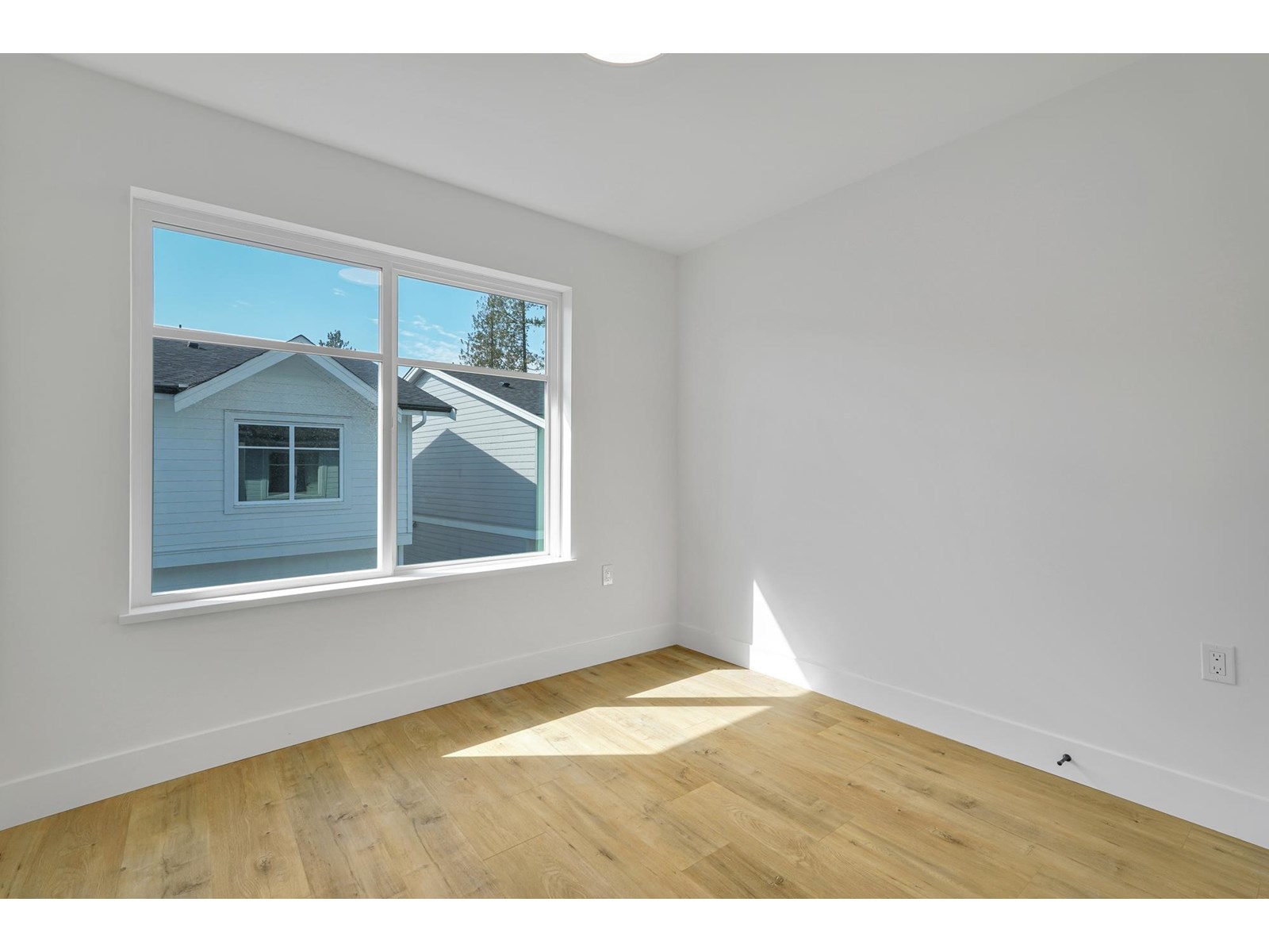 Photo 7 of 7 12770 105 Avenue, Surrey BC