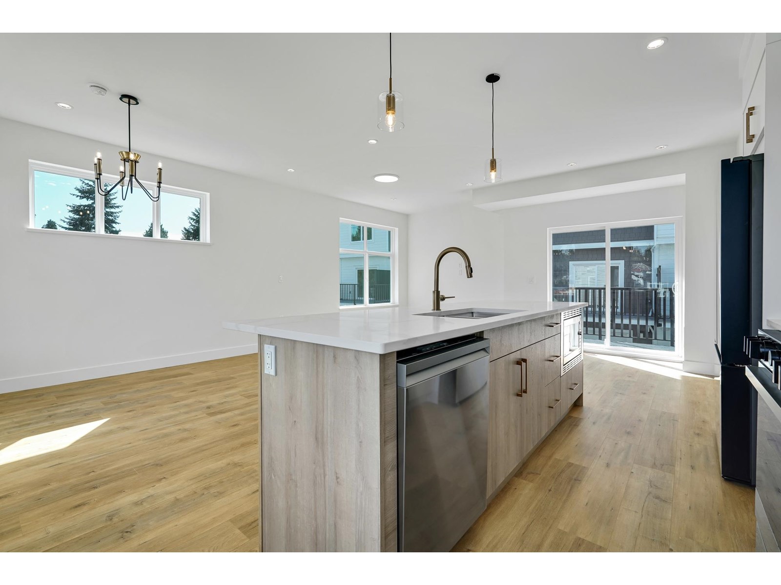 Photo 5 of 7 12770 105 Avenue, Surrey BC