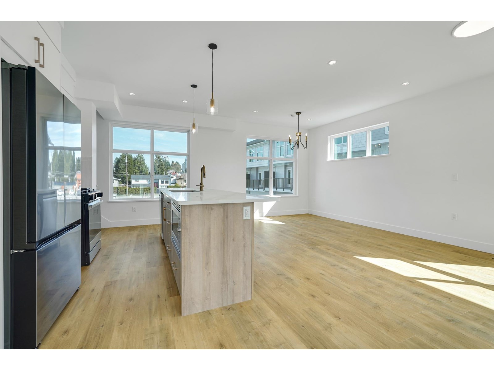 Photo 2 of 7 12770 105 Avenue, Surrey BC