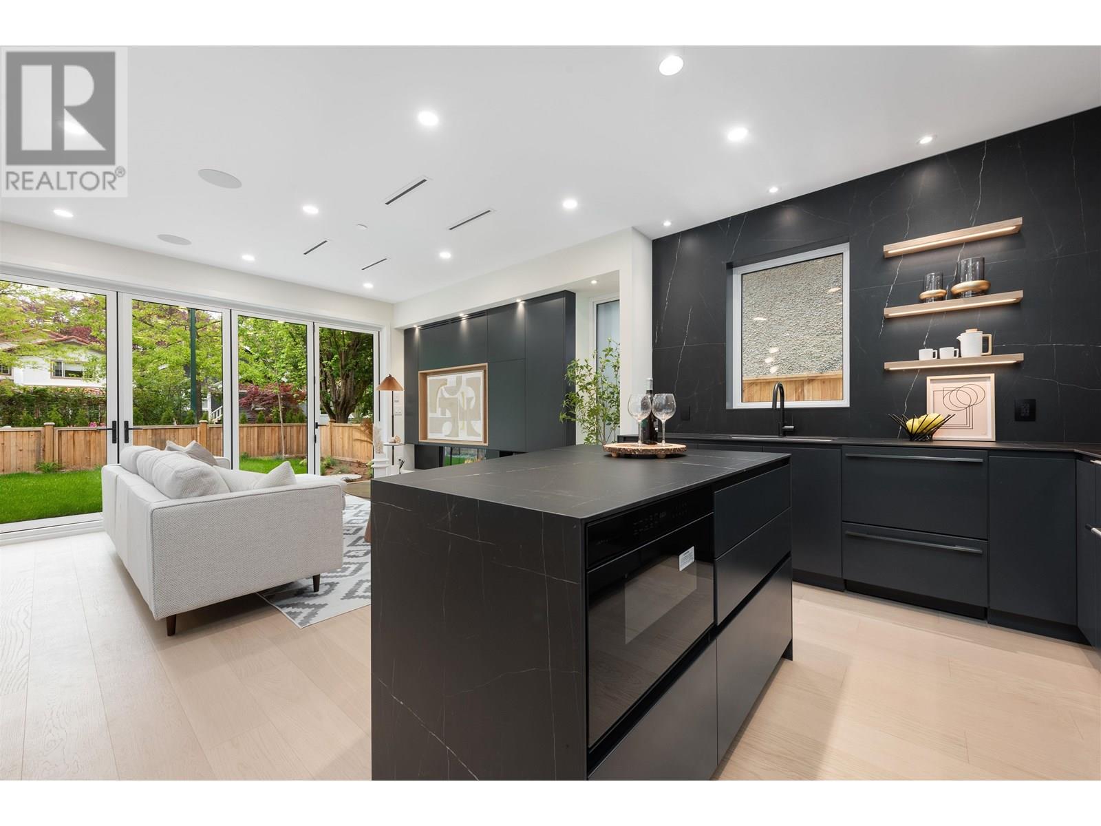 Photo 2 of 1 2764 W 14th Avenue, Vancouver BC