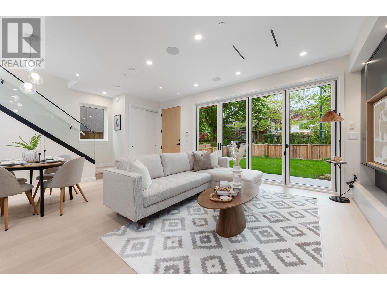 Photo 10 of 2 2764 W 14th Avenue, Vancouver BC