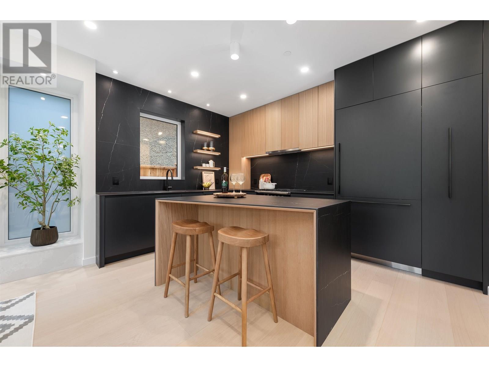 Photo 3 of 2 2764 W 14th Avenue, Vancouver BC