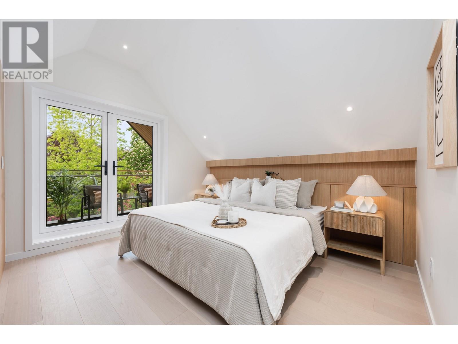 Photo 23 of 2 2764 W 14th Avenue, Vancouver BC