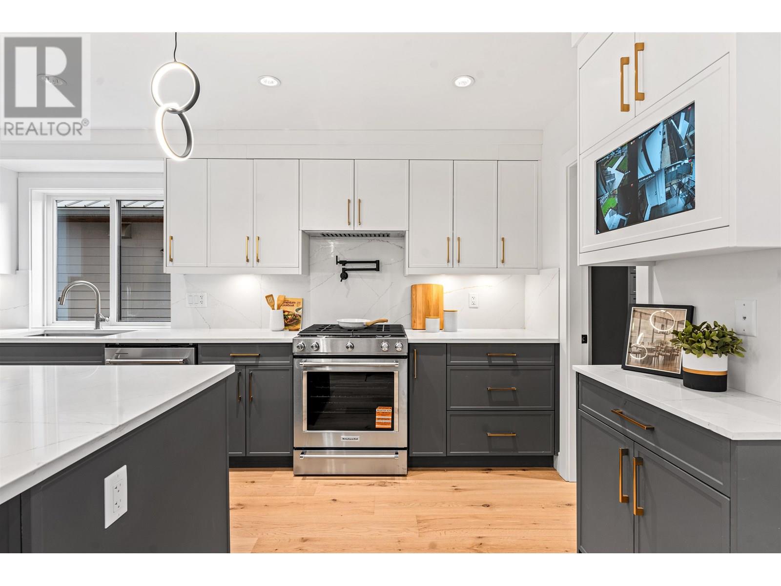 Photo 12 of 4917 Venables Street, Burnaby BC