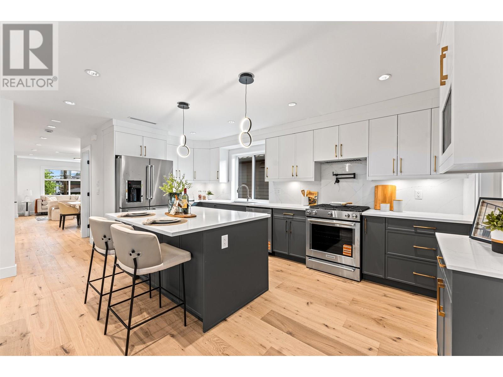 Photo 10 of 4917 Venables Street, Burnaby BC