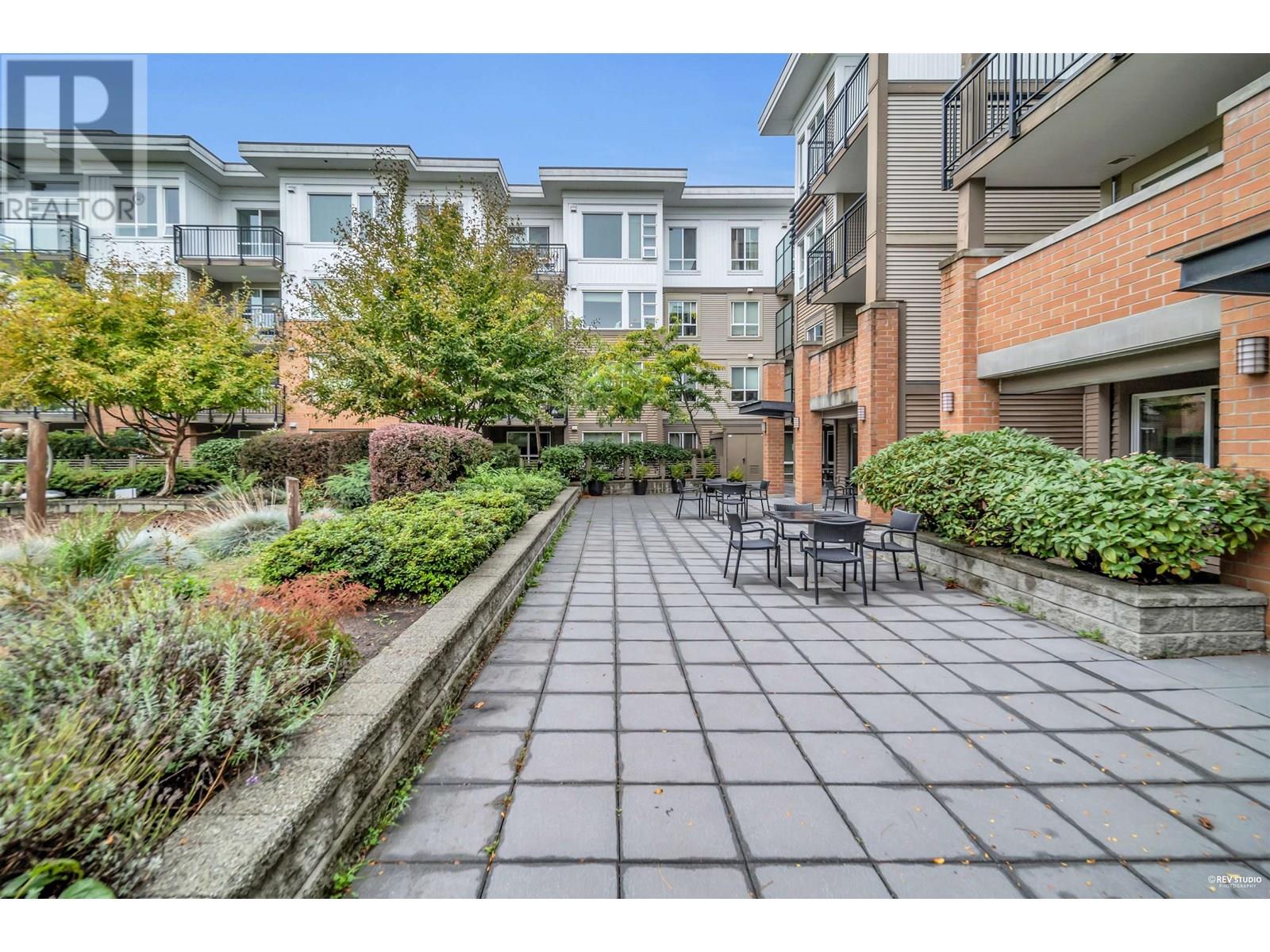 Photo 8 of 220 9399 Tomicki Avenue, Richmond BC