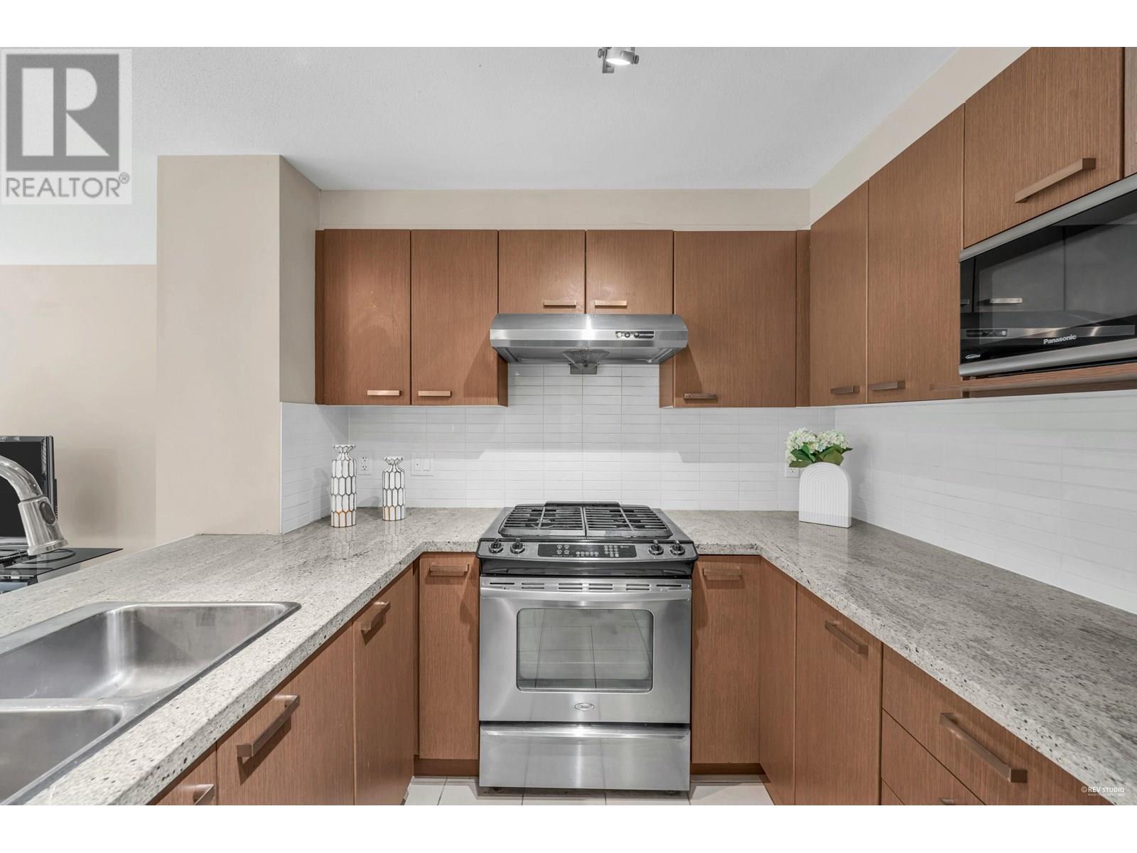 Photo 22 of 220 9399 Tomicki Avenue, Richmond BC