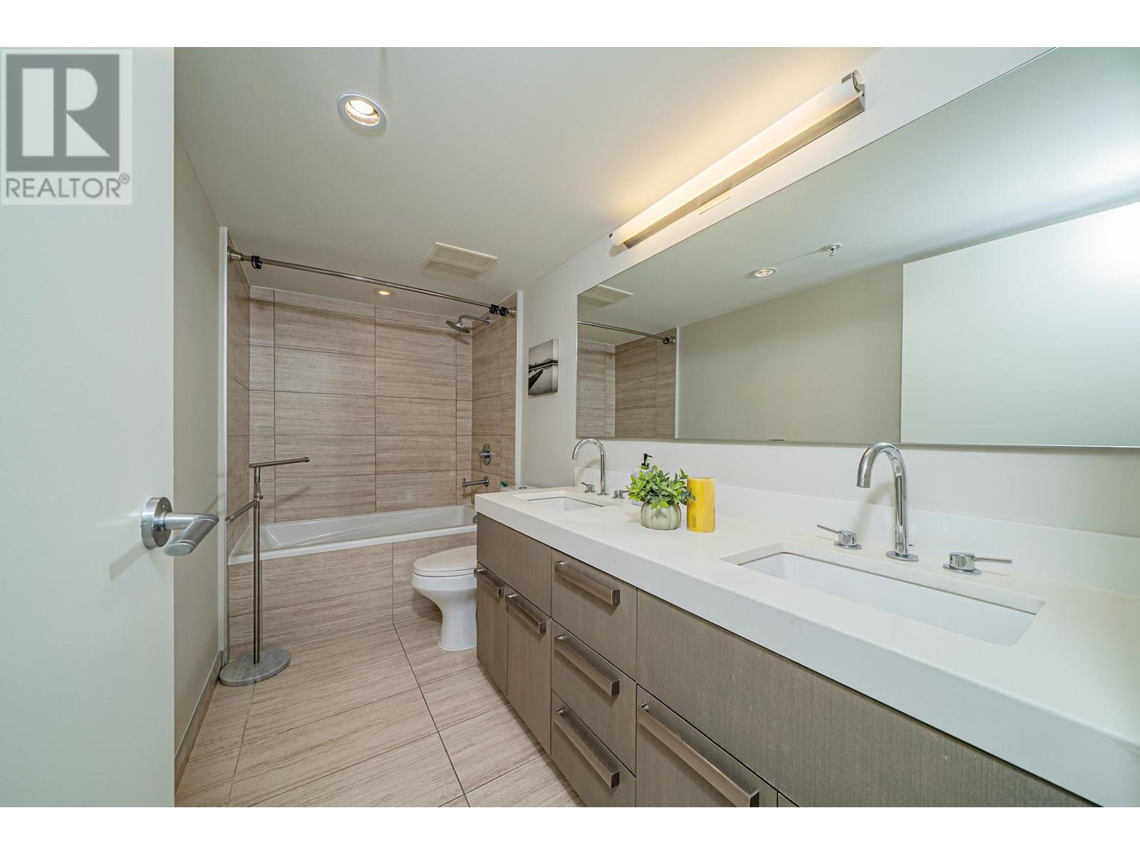 Photo 13 of 308 5555 Dunbar Street, Vancouver BC