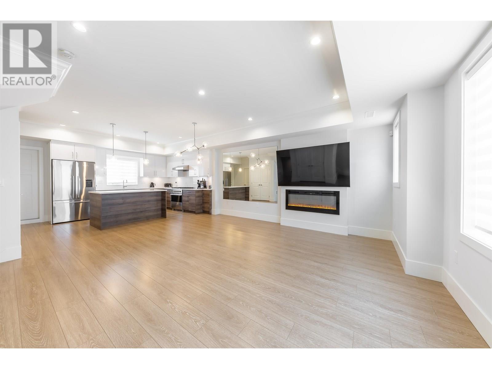 Photo 11 of 54 9200 Mckim Way, Richmond BC