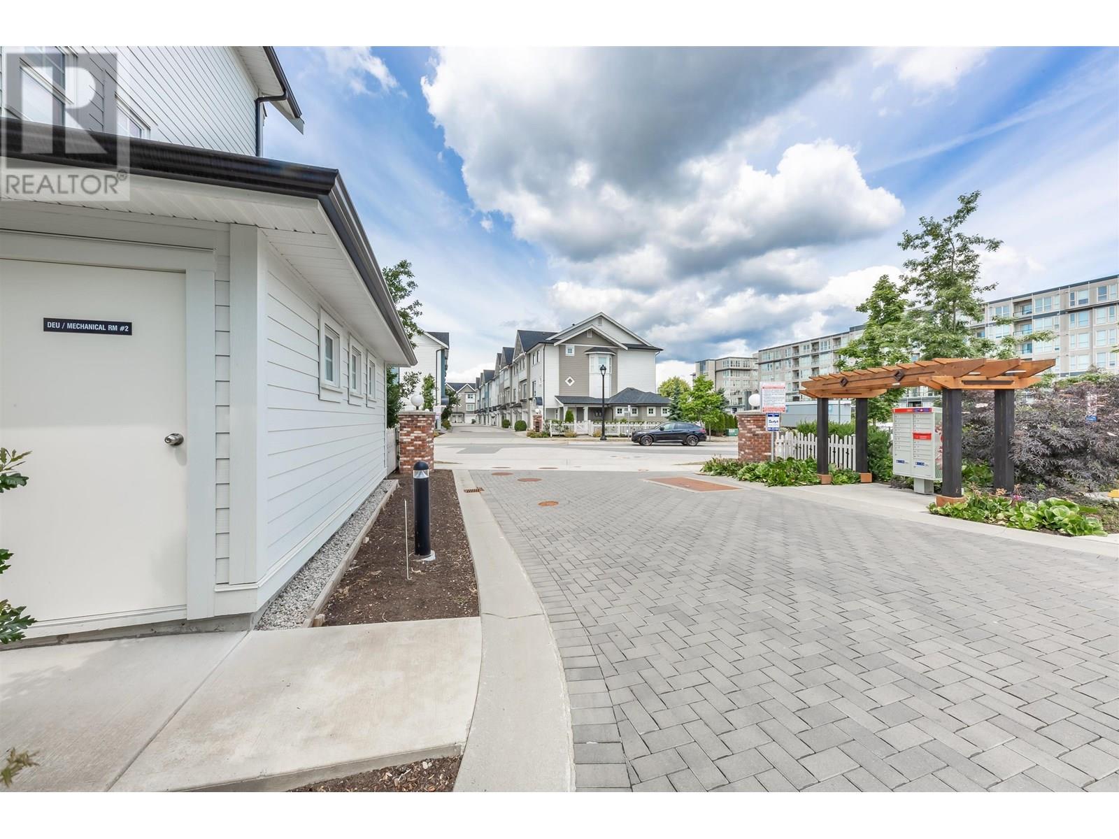 Photo 4 of 54 9200 Mckim Way, Richmond BC