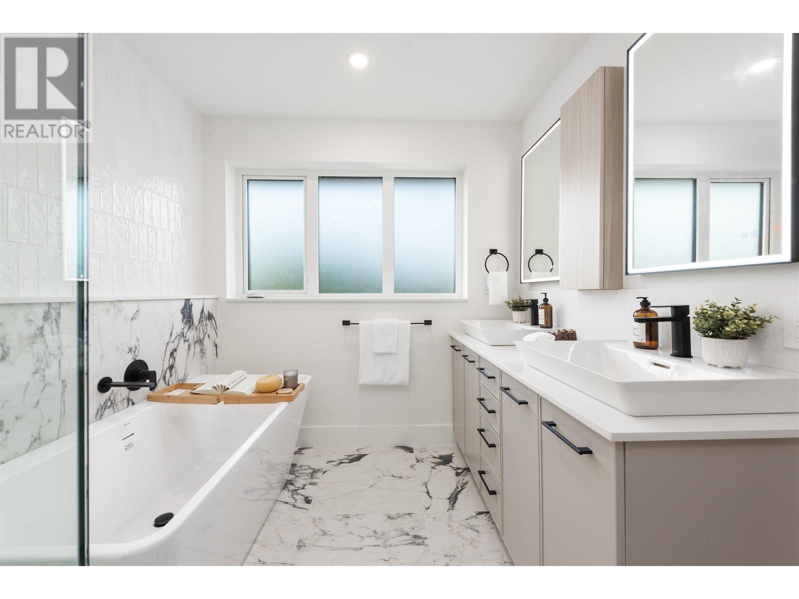 Photo 17 of 1495 W 52nd Avenue, Vancouver BC