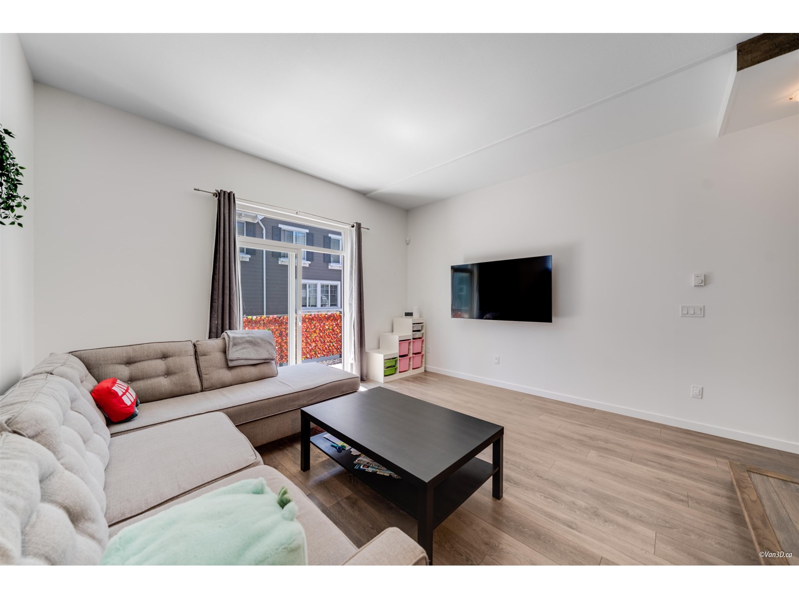Photo 9 of 20 15128 24 Avenue, Surrey BC