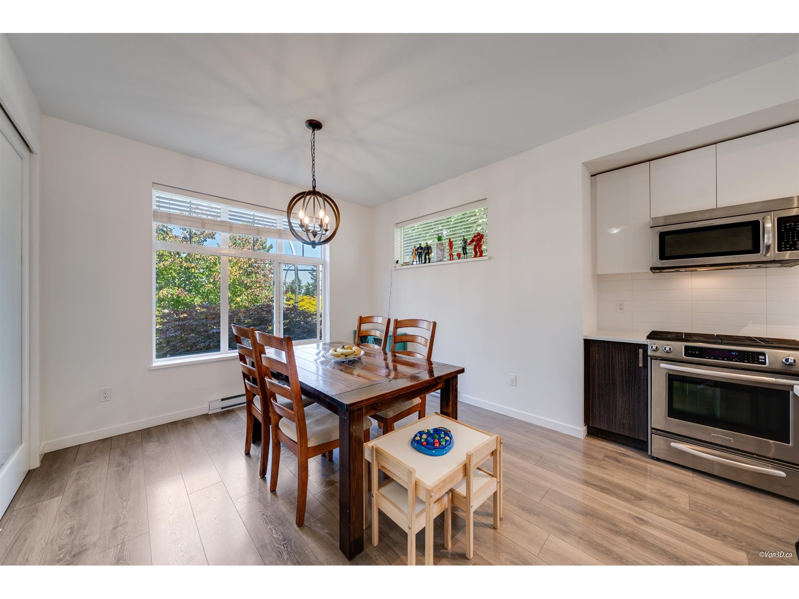 Photo 11 of 20 15128 24 Avenue, Surrey BC