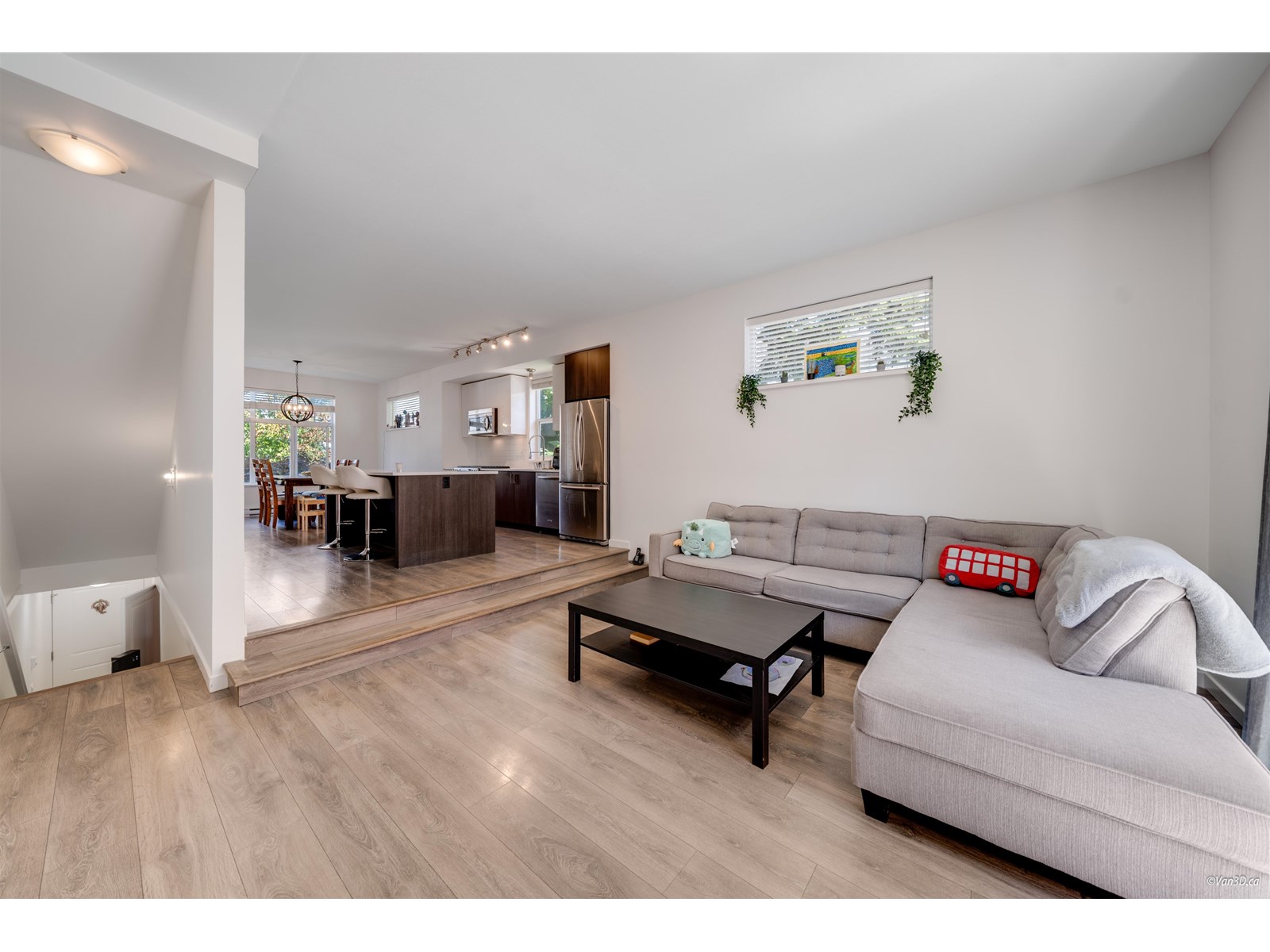 Photo 6 of 20 15128 24 Avenue, Surrey BC