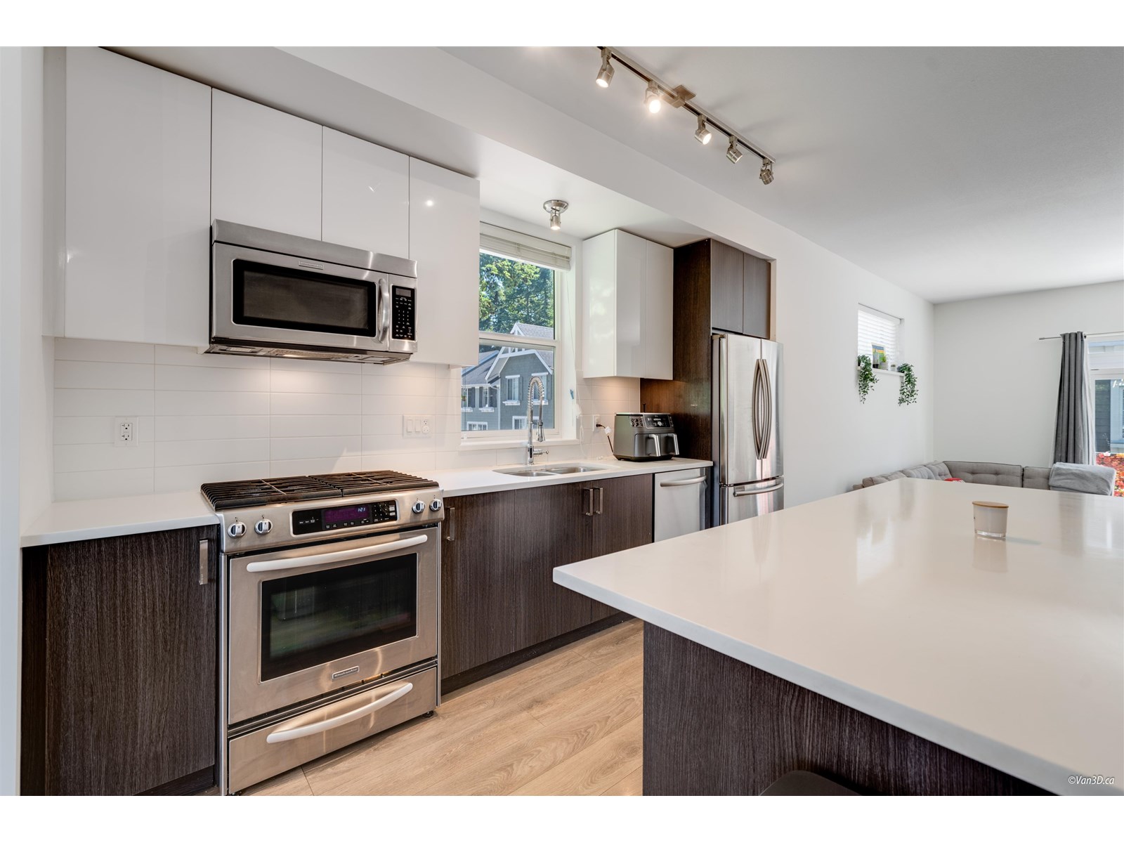 Photo 15 of 20 15128 24 Avenue, Surrey BC