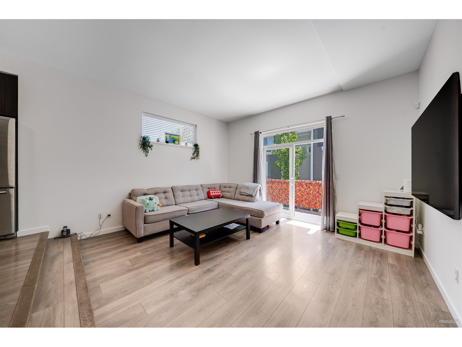 Photo 8 of 20 15128 24 Avenue, Surrey BC