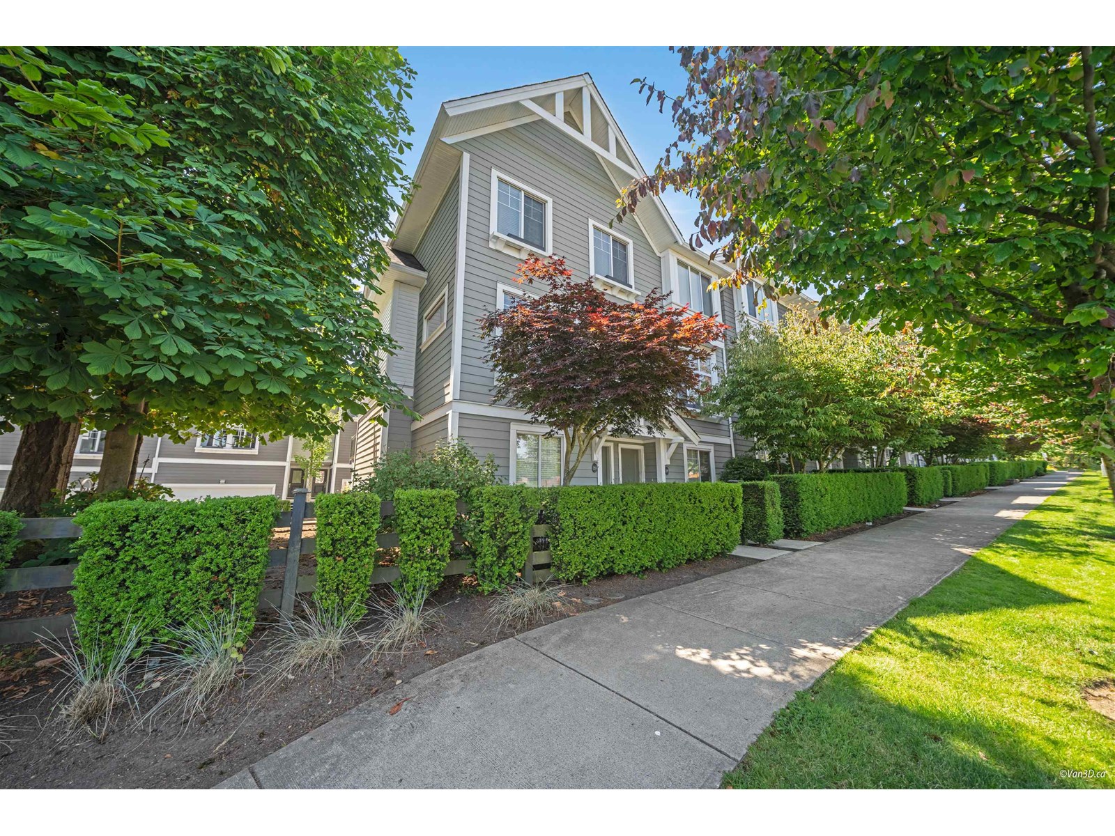 Photo 3 of 20 15128 24 Avenue, Surrey BC