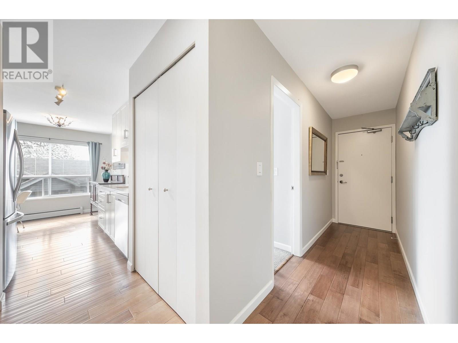 Photo 2 of 213 230 Mowat Street, New Westminster BC