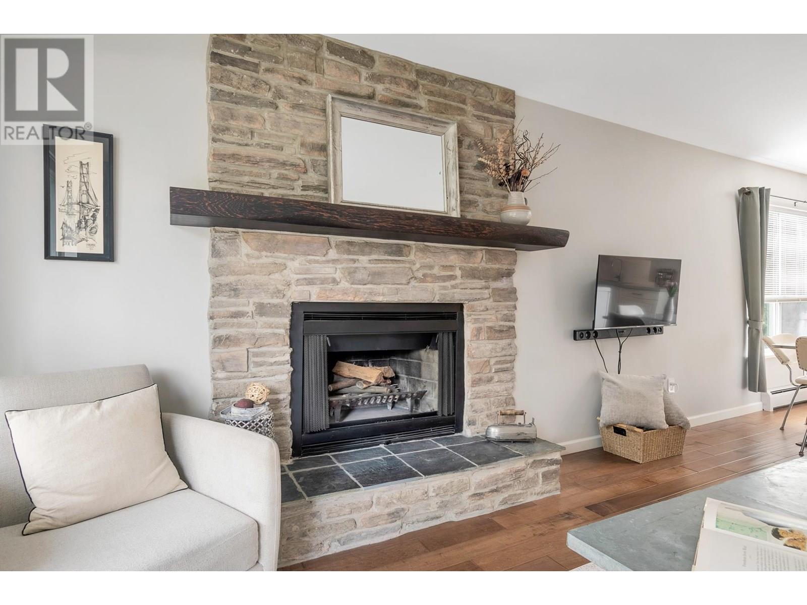 Photo 11 of 213 230 Mowat Street, New Westminster BC
