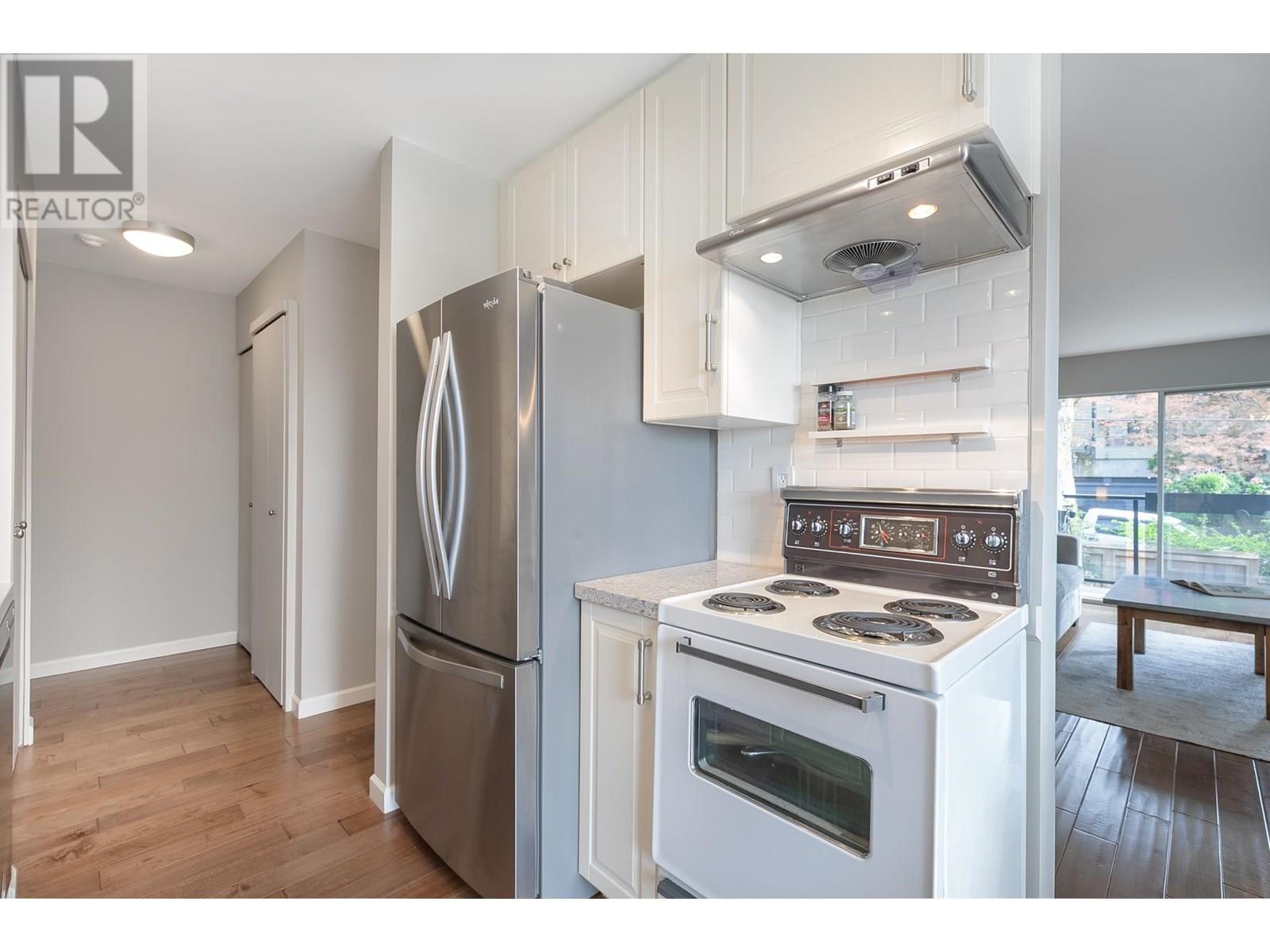 Photo 4 of 213 230 Mowat Street, New Westminster BC