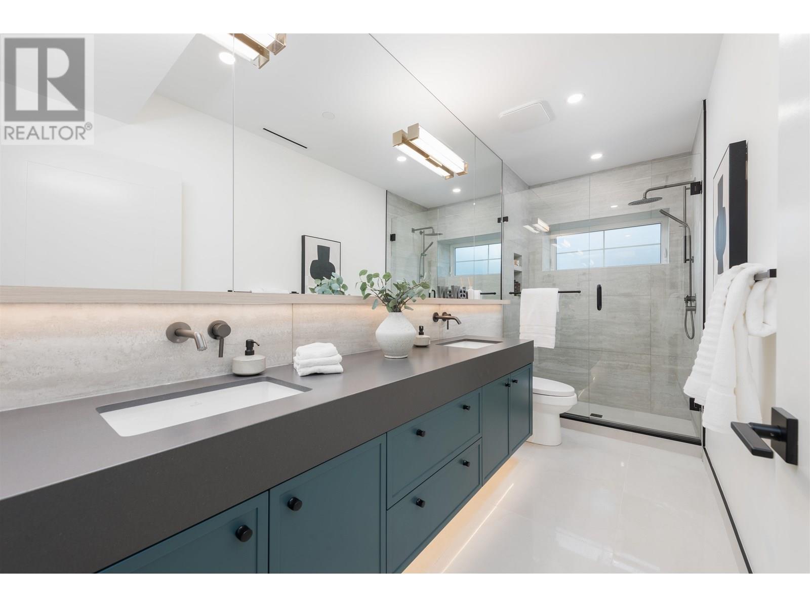 Photo 15 of 2 375 E 33rd Avenue, Vancouver BC