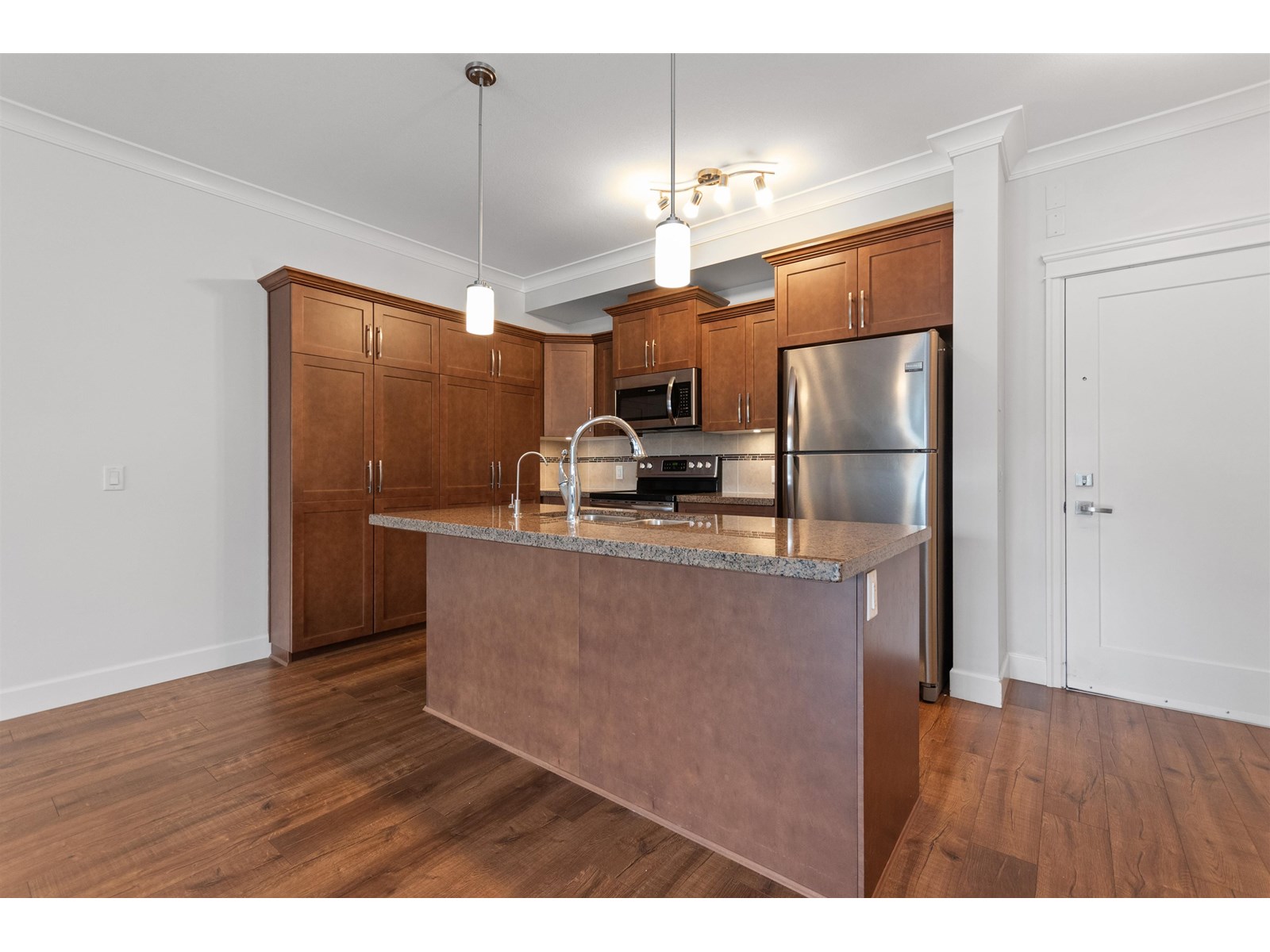 301 45750 KEITH WILSON ROAD, Vedder Crossing, Chilliwack