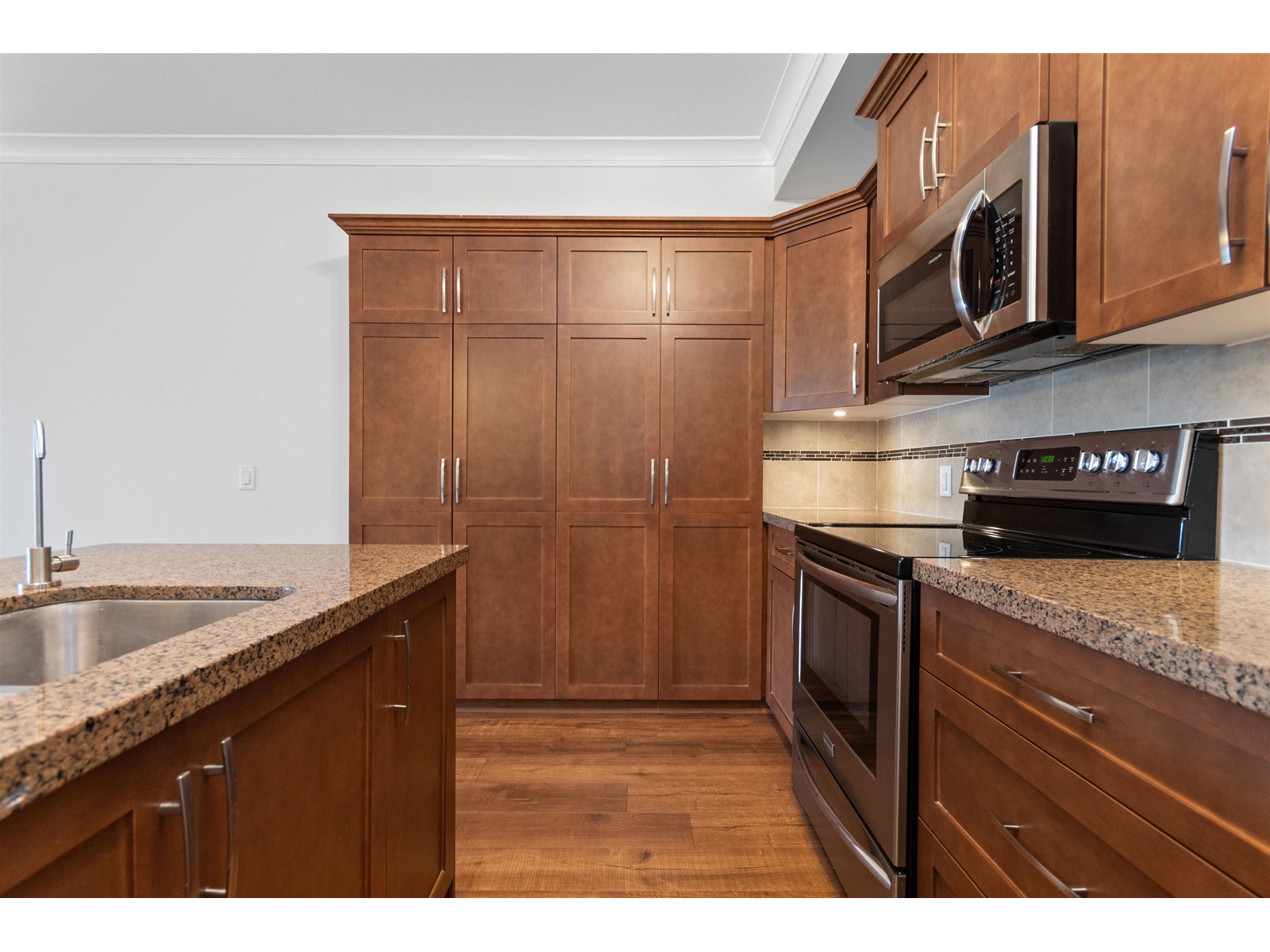 301 45750 KEITH WILSON ROAD, Vedder Crossing, Chilliwack