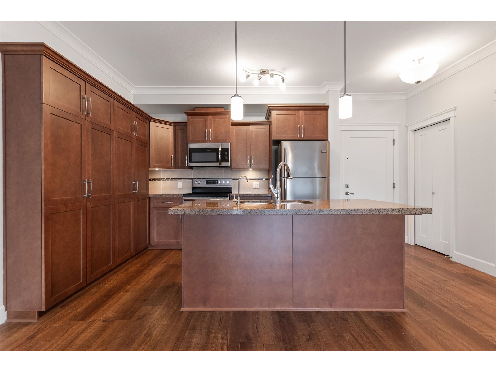 301 45750 KEITH WILSON ROAD, Vedder Crossing, Chilliwack