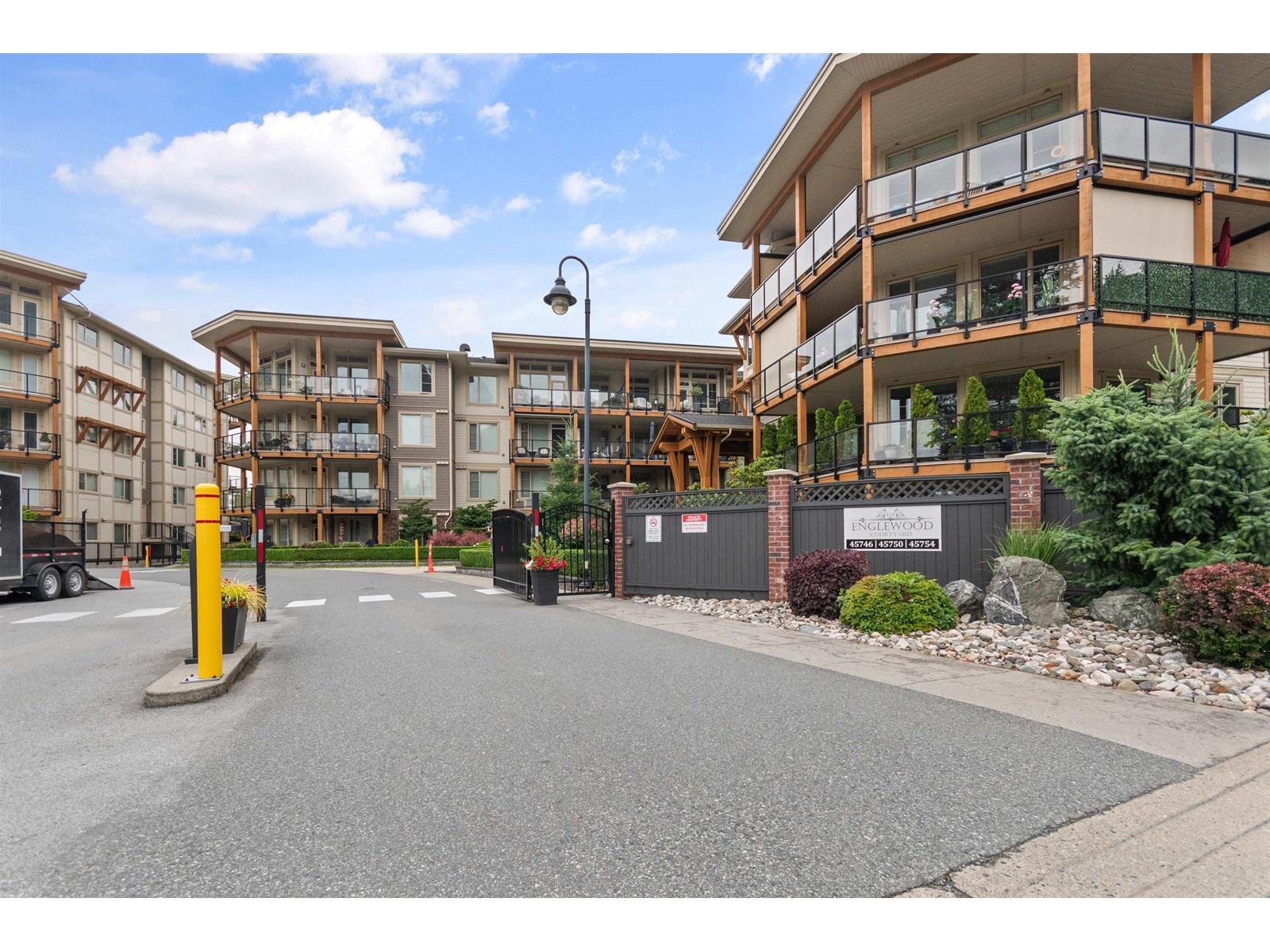 301 45750 KEITH WILSON ROAD, Vedder Crossing, Chilliwack