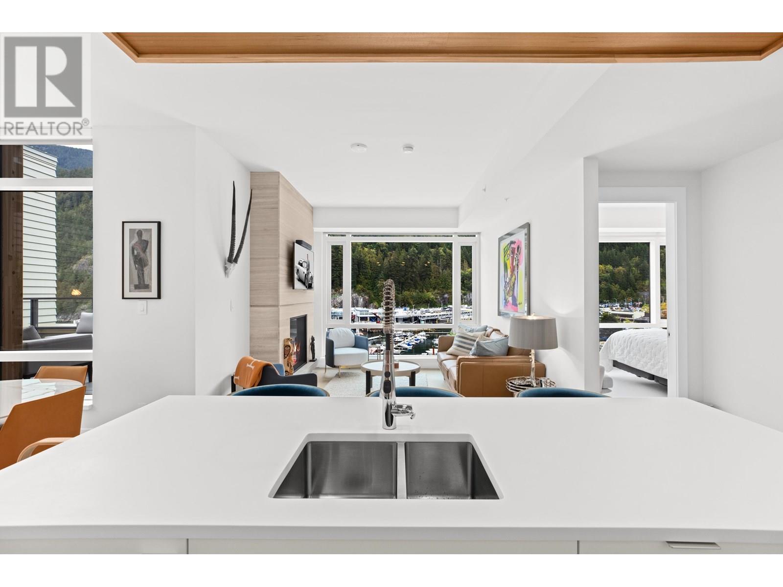 Photo 10 of 706 6707 Nelson Avenue, West Vancouver BC