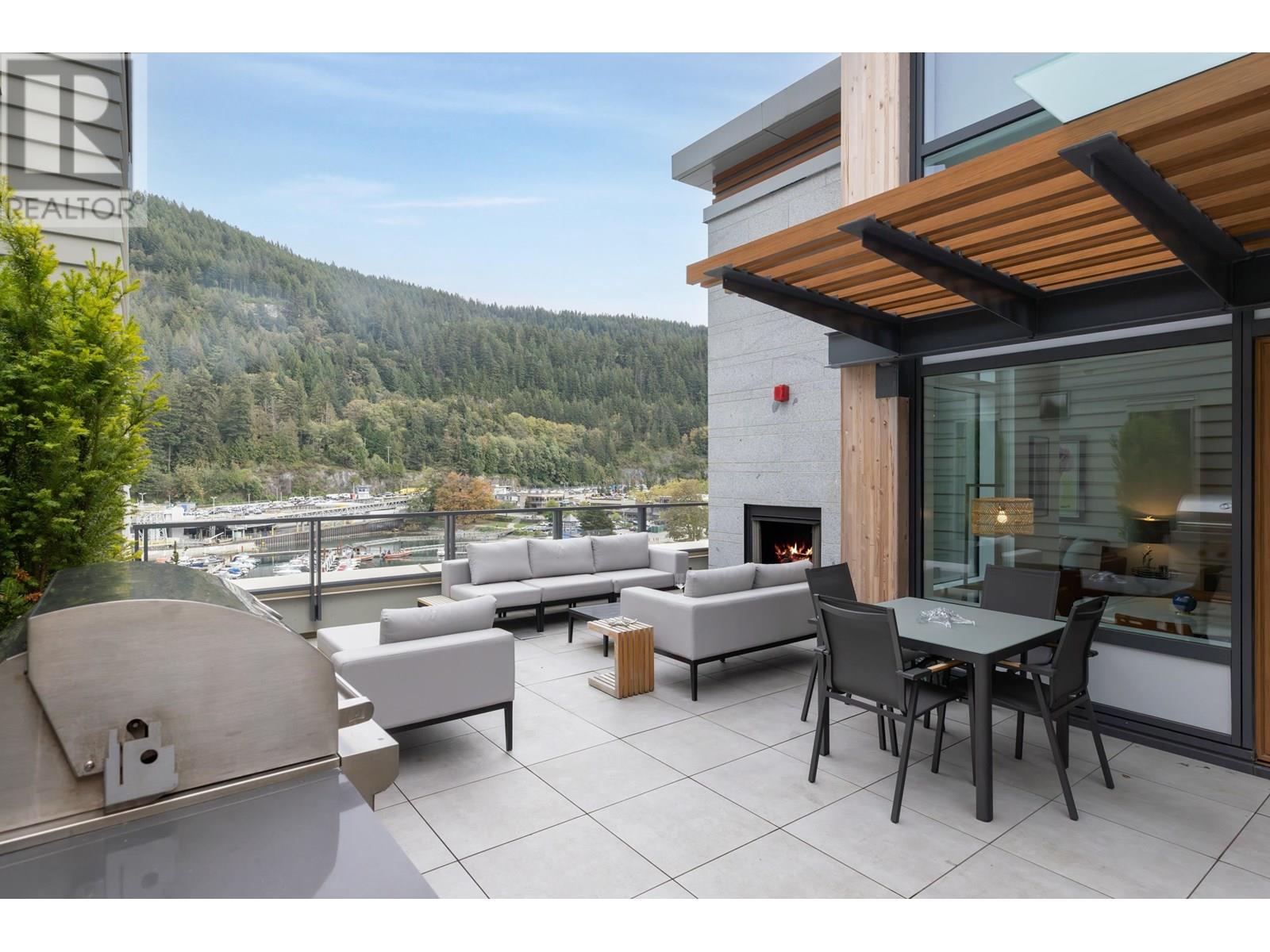 Photo 3 of 706 6707 Nelson Avenue, West Vancouver BC