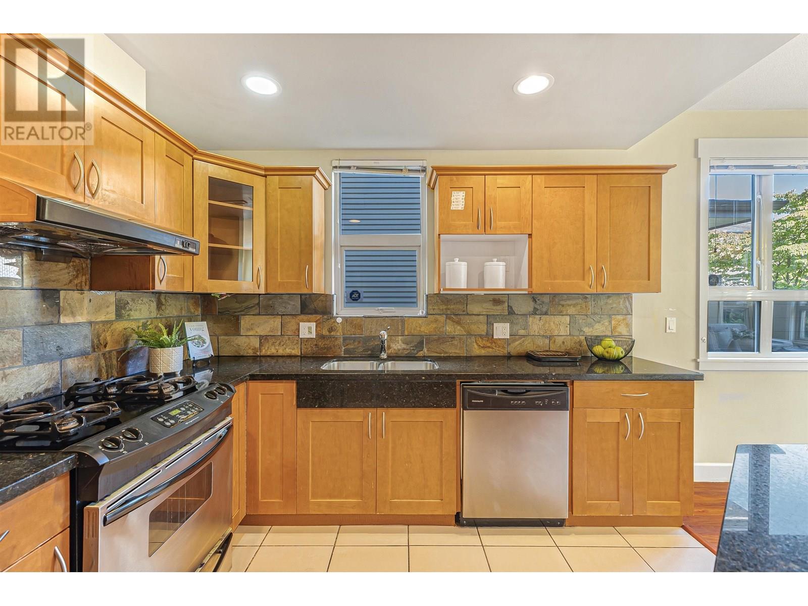 Photo 1 of 71 6300 Birch Street, Richmond BC