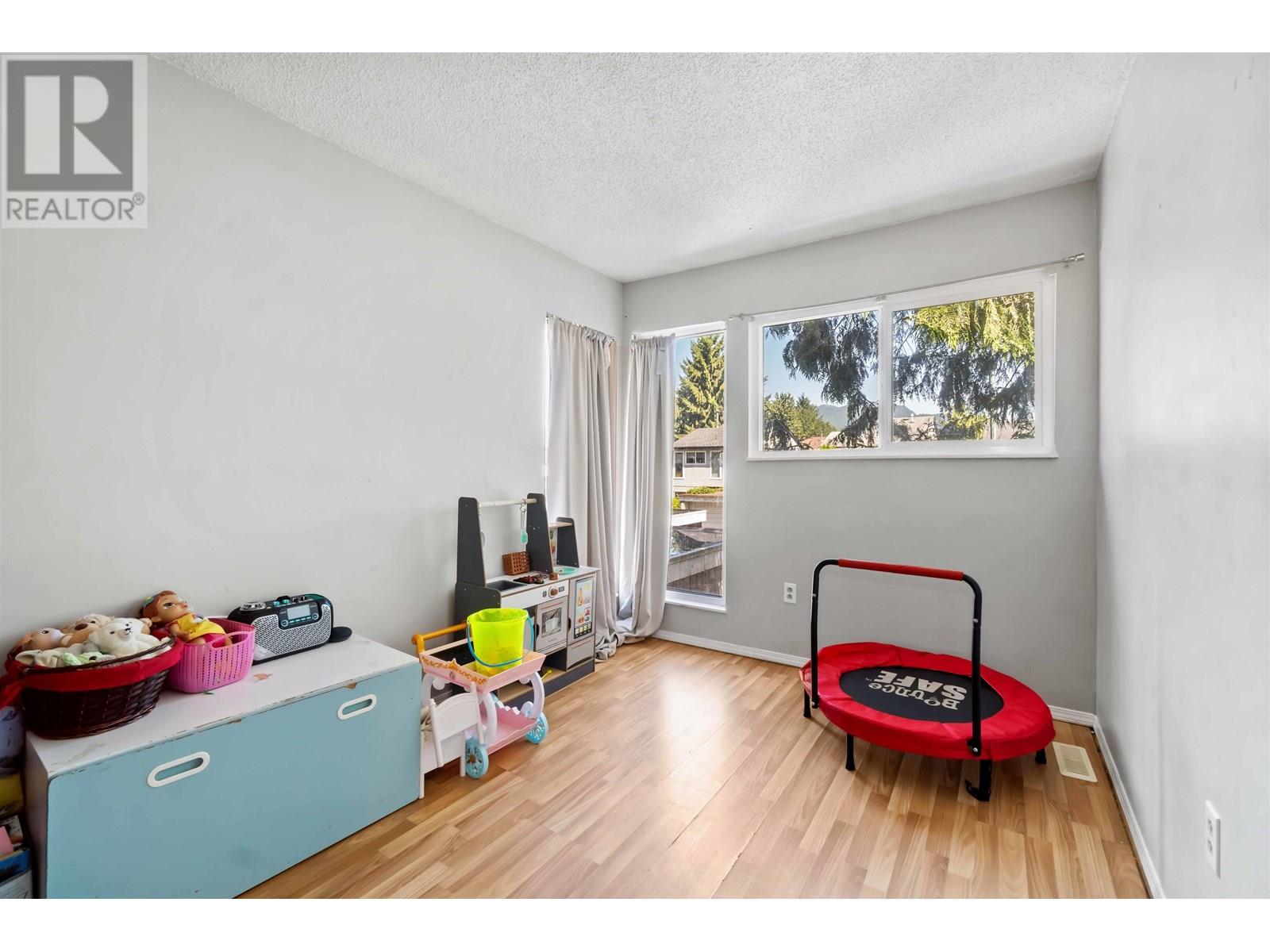Photo 10 of 881 Pinebrook Place, Coquitlam BC