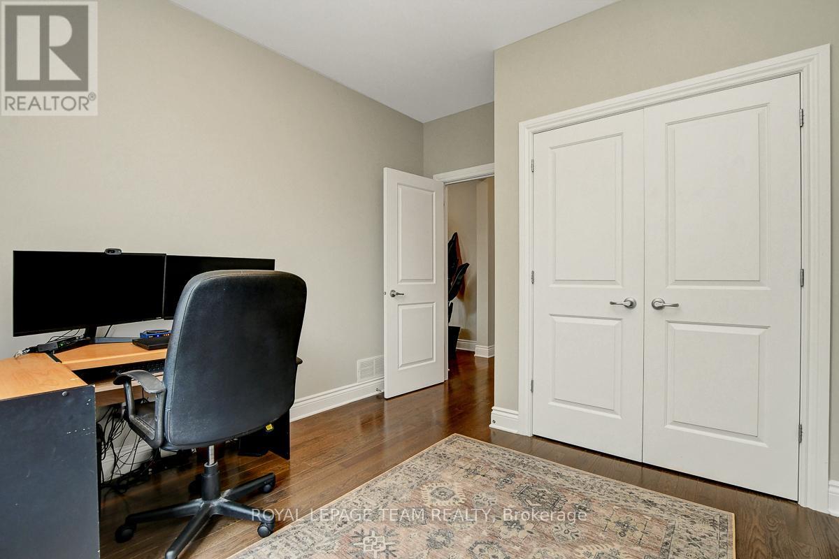 Photo 17 of 879 Percival Crescent, Ottawa ON