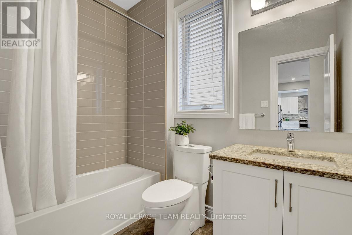 Photo 18 of 879 Percival Crescent, Ottawa ON