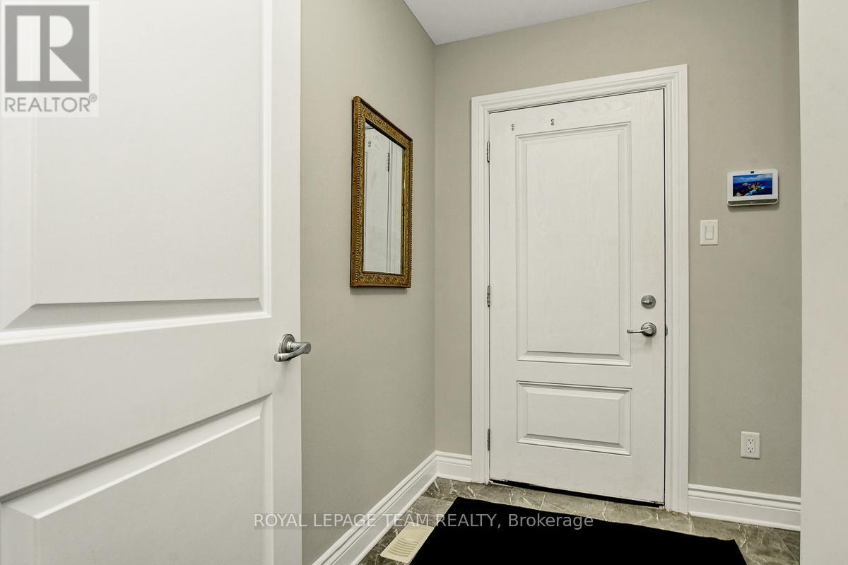 Photo 19 of 879 Percival Crescent, Ottawa ON