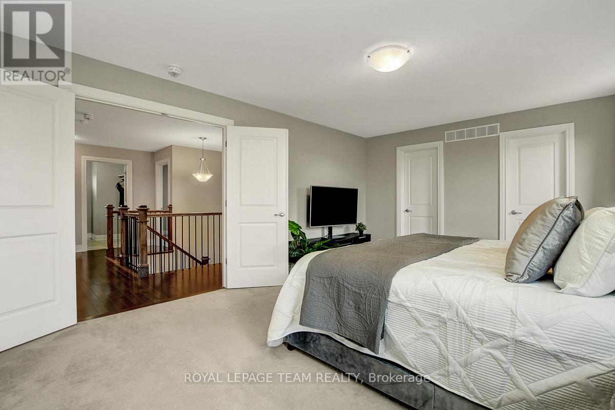 Photo 23 of 879 Percival Crescent, Ottawa ON