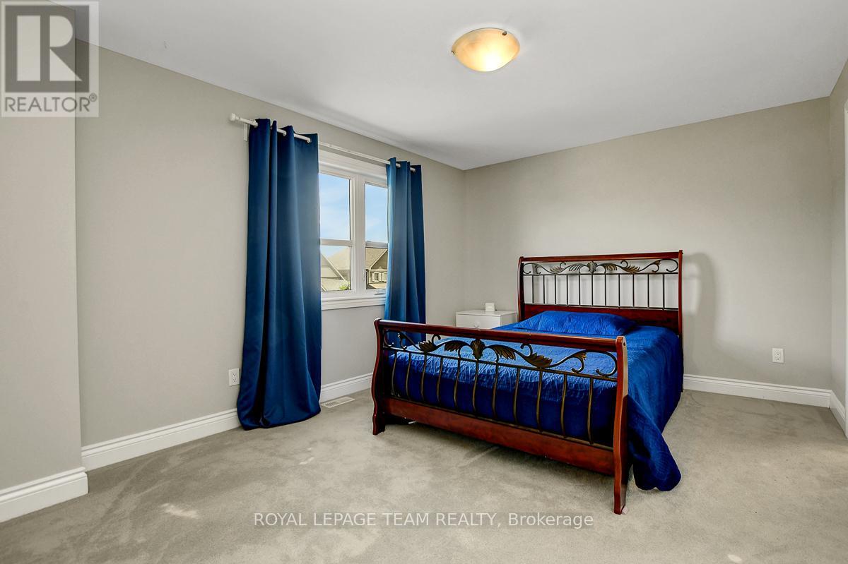 Photo 26 of 879 Percival Crescent, Ottawa ON